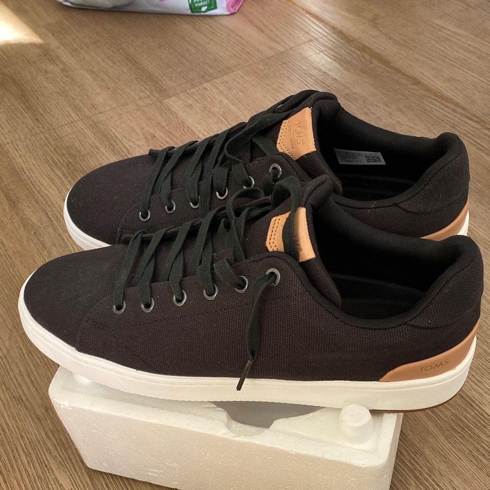 TOMS Men's Black and Tan Casual Sneakers  TOMS Trvl Lite NEW 11